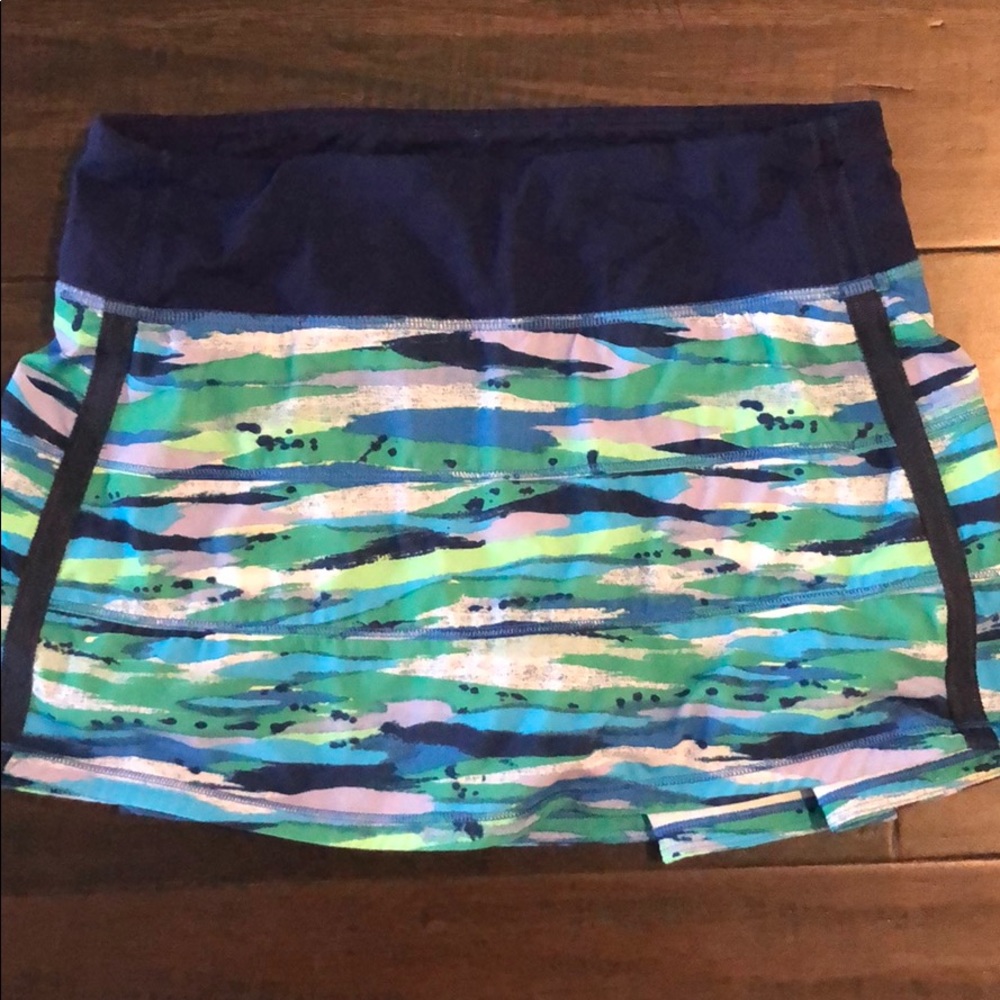 Lululemon Size 4 Regular pace rival